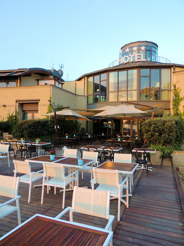 Hotel Riviera Dei Fiori San Lorenzo al Mare Exterior foto