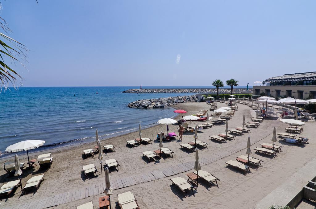 Hotel Riviera Dei Fiori San Lorenzo al Mare Exterior foto