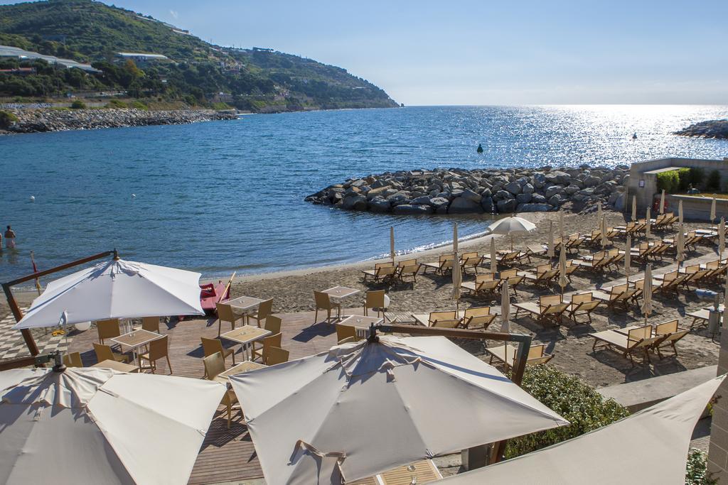 Hotel Riviera Dei Fiori San Lorenzo al Mare Exterior foto